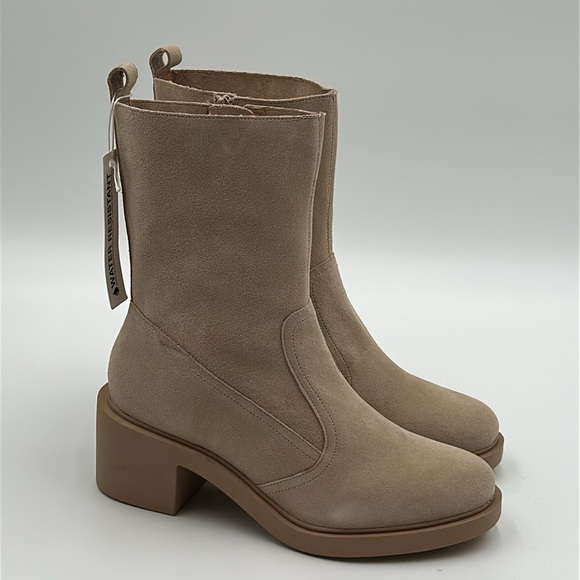 André Assous Gloria Suede Water Resistant Boots Sesame Beige Size 8 NWB - Picture 3 of 11